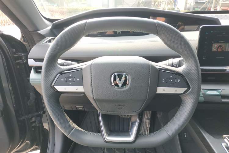 Used Changan UNI-V iDD 2024 Blue Whale Smart Electric iDD 136km Luxury Model