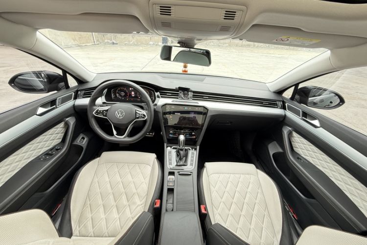 Used Volkswagen Magotan 2023 2 Million Units Commemorative Edition 330TSI DSG Luxury Version Interior 3