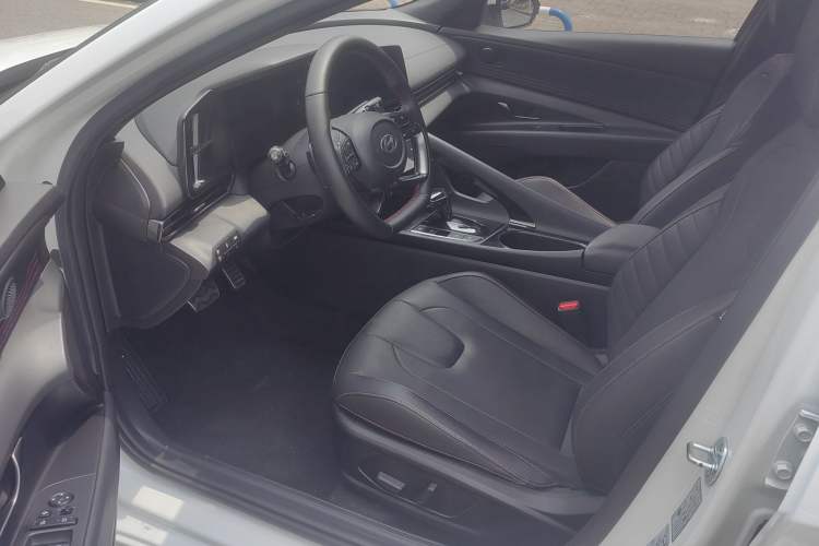 Used Hyundai Elantra 2022 240TGDi DCT LUX Prestige Edition Interior 1