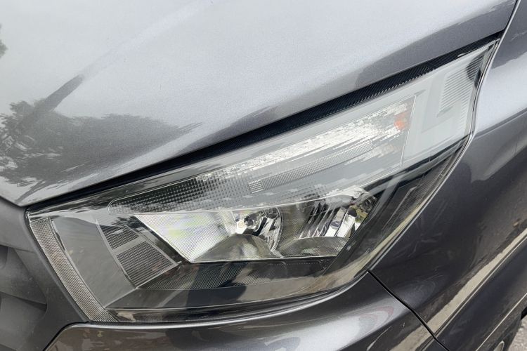 Used Jinbei Gold Hiace M Classic 2024 1.5L Engineering Lion Passenger Vehicle 5 Seats Left Front Headlight