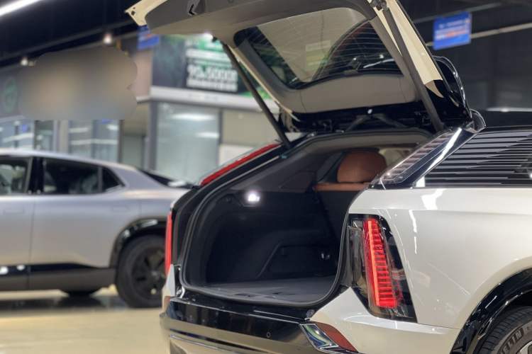 Used Cadillac OPTIQ 2024 Four-Wheel Drive Long-Range Version
