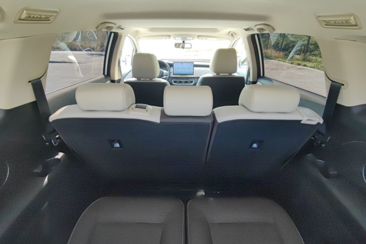 Used BYD Song MAX New Energy 2022 DM-i 105KM Prestige Model Interior 1