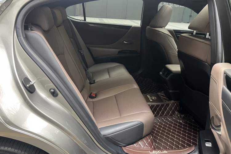 Used Lexus ES 2023 260 Excellence Edition Interior 8