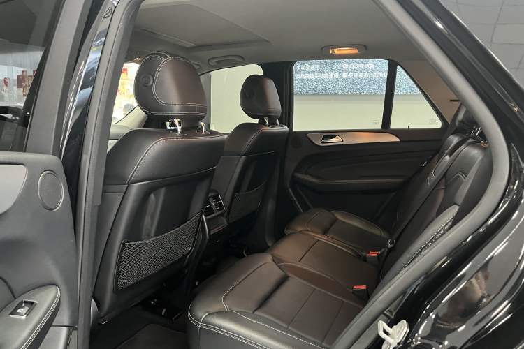 Used Mercedes-Benz M-Class 2014 ML 320 4MATIC Interior 4