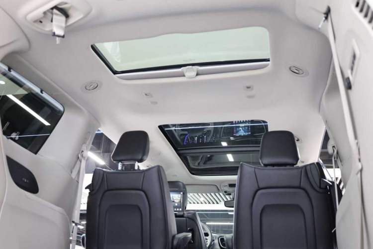 Used Chrysler Grand Voyager 2017 3.6L Premium Edition