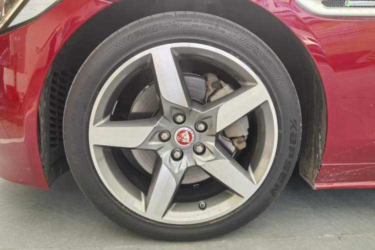 Used Jaguar XE 2015 2.0T 200 PS R-Sport