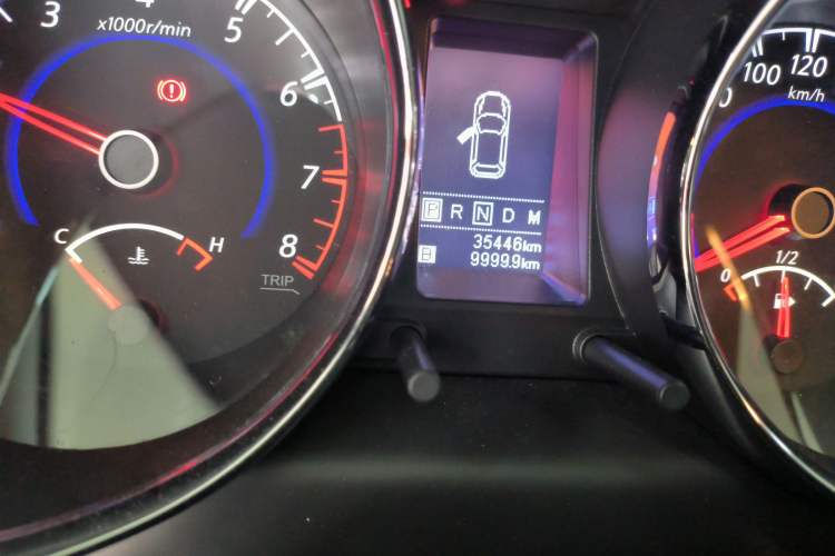 Used Venucia T70 2016 2.0L CVT Smart Choice Edition Odometer Close Up