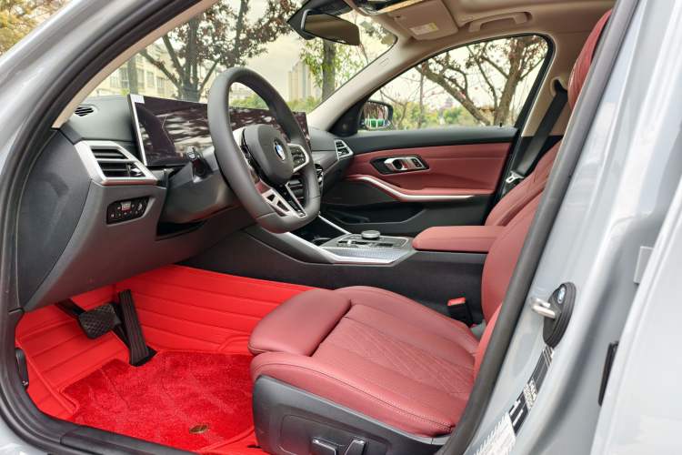 Used BMW 3 Series 2025 330Li M Sport Shadowline Package Interior 1