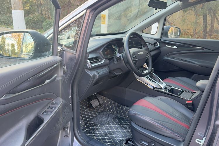 Used SAIC MAXUS EUNIQ 5 2020 Flagship Version with Large Battery 7 Seats