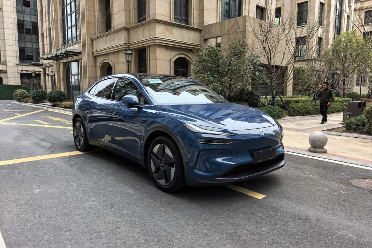 Used ONVO L60 2024 60 kWh Rear-Drive Version