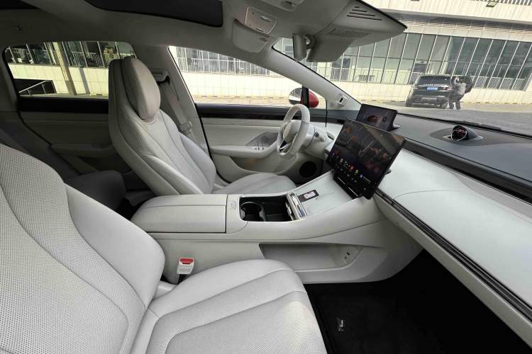 Used Hima Luxeed S7 2025 785 km Ultra