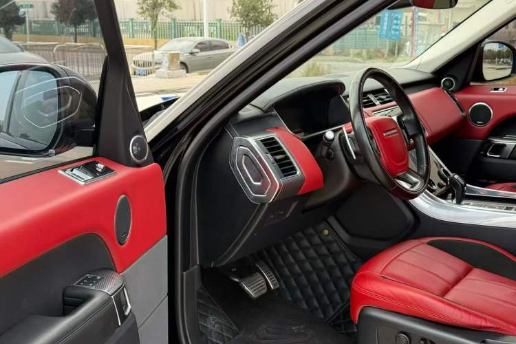 Used Land Rover Range Sport 2018 3.0 SC V6 HSE DYNAMIC Interior 2