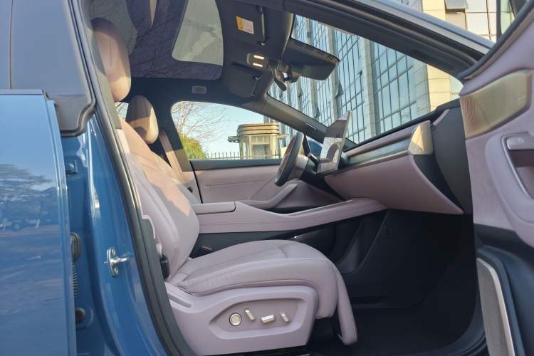 Used ONVO L60 2024 60 kWh Rear-Drive Version