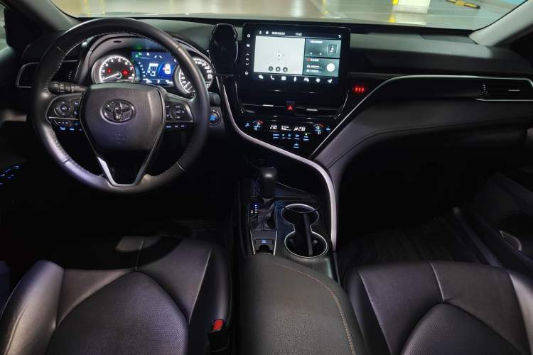 Used Toyota Camry 2021 2.0G Luxury Edition Center Console