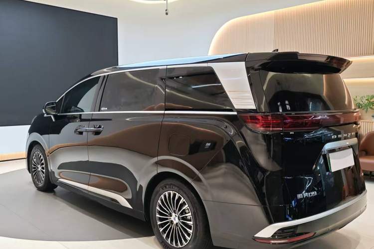 Used Denza D9 2022 EV 600 Four-Wheel Drive Prestige Model