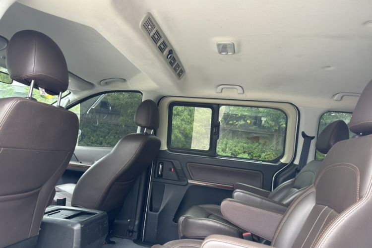 Used FORTHING Lingzhi PLUS 2021 Travel Edition 2.0L Manual Luxury 7-Seater
