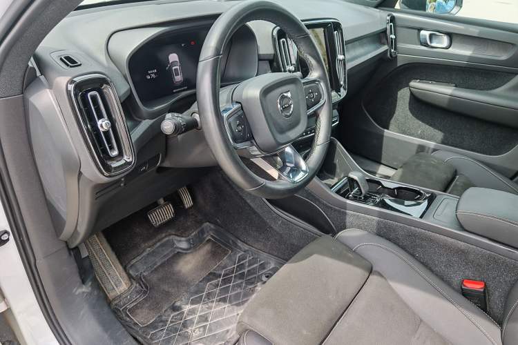 Used Volvo XC40 New Energy 2023 Long-Range Version Interior 4