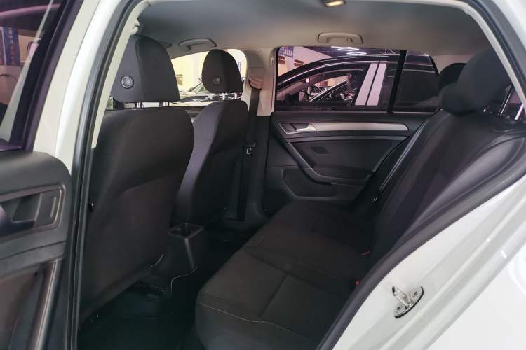 Used Volkswagen Golf 2016 1.6L Automatic Fashion Model