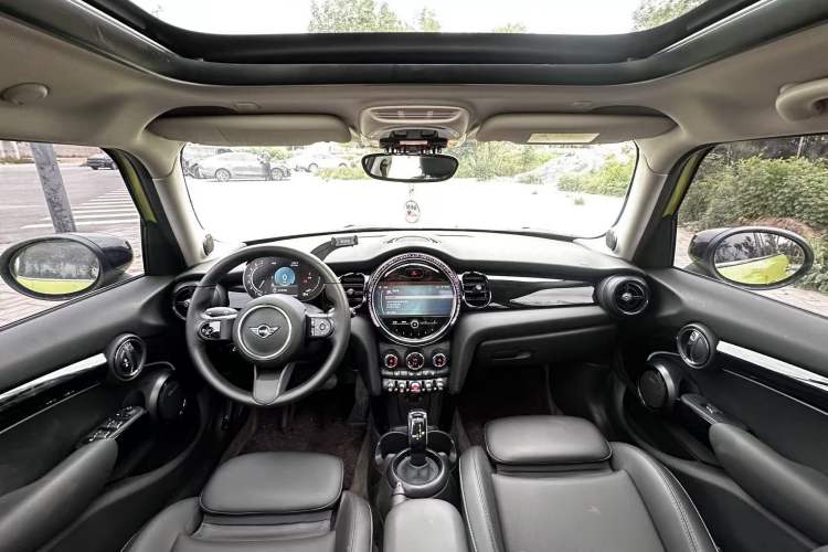Used MINI 2022 Updated 1.5T COOPER Classic Edition Five-Door Version