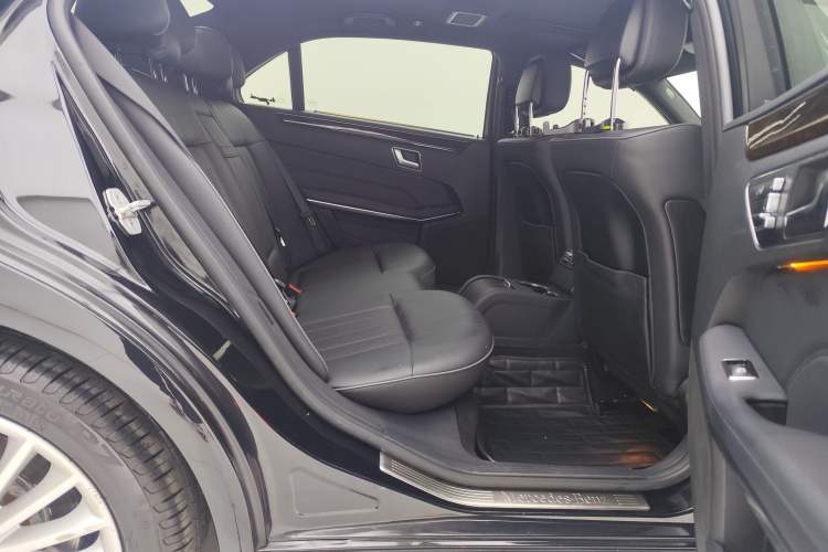 Used Mercedes-Benz E-Class 2015 Facelift E 200 L
