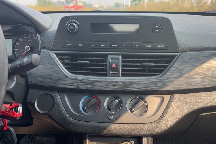 Used Baojun 310 2017 1.5L automatic comfort version
