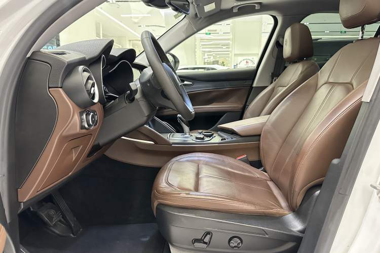 Used Alfa Romeo Stelvio 2017 2.0T 200HP Luxury Edition
