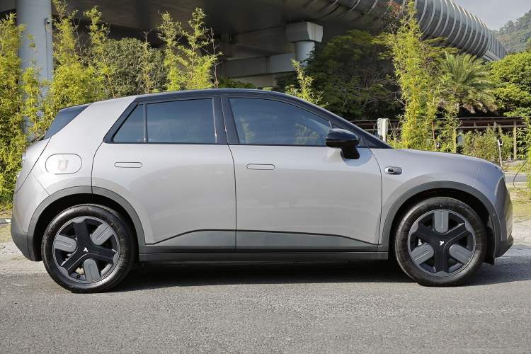 Used firefly 2025 Illuminated Edition
