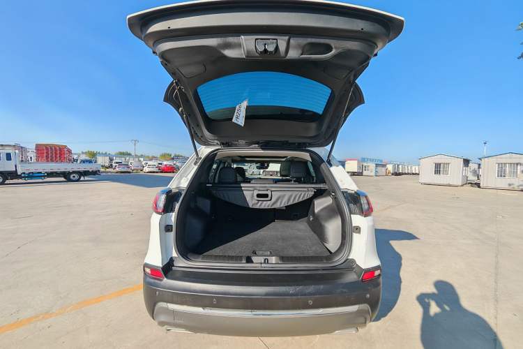 Used Jeep Cherokee 2019 2.0T Two-Wheel Drive Smart Enjoyment Version China VI Exterior 9