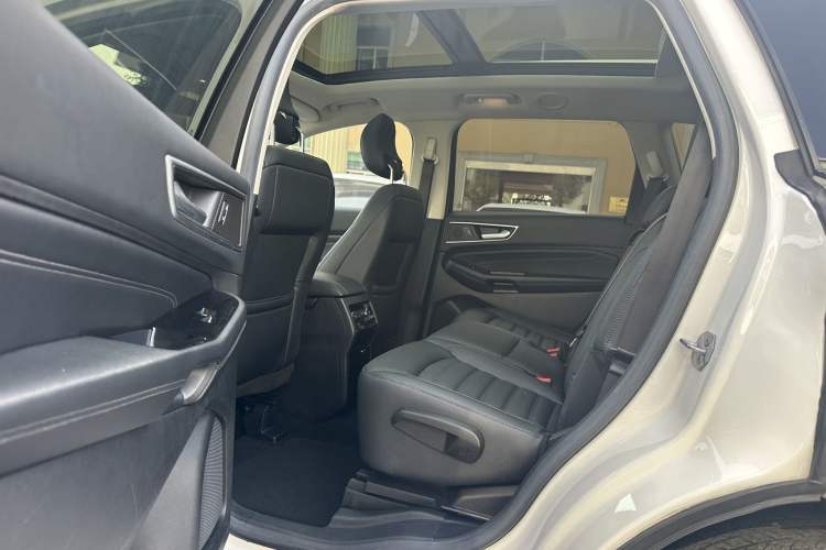 Used Ford Edge 2018 EcoBoost 245 Two-Wheel-Drive Titanium 7-Seater China VI Standard