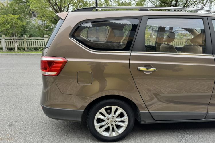 Used Baojun 730 2015 1.8L Manual Luxury Navigation ESP Version 7-seater