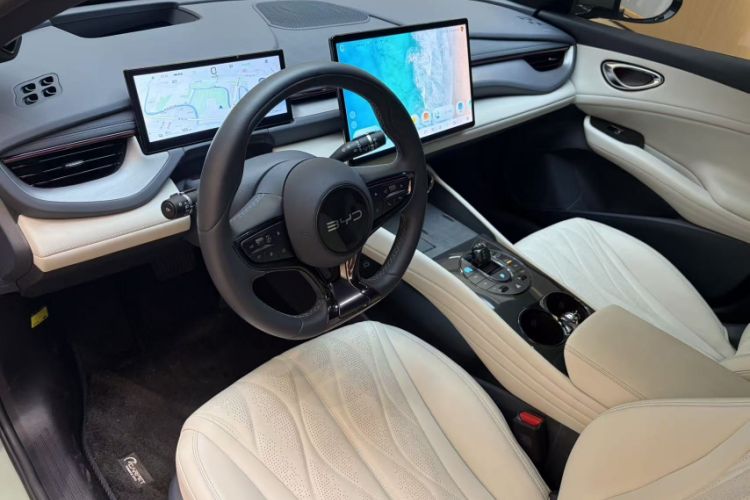 Used BYD Seal 06GT 2025 550 All-Wheel-Drive Heatwave Edition Interior 4