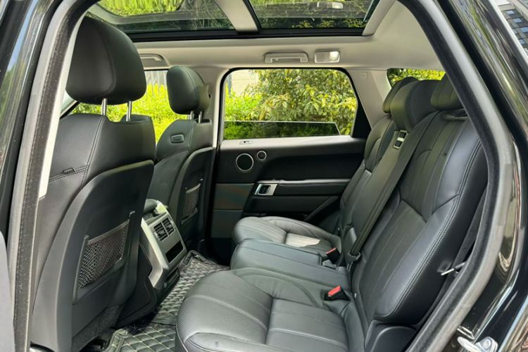 Used Land Rover Range Sport 2017 3.0 SC V6 SE Interior 3