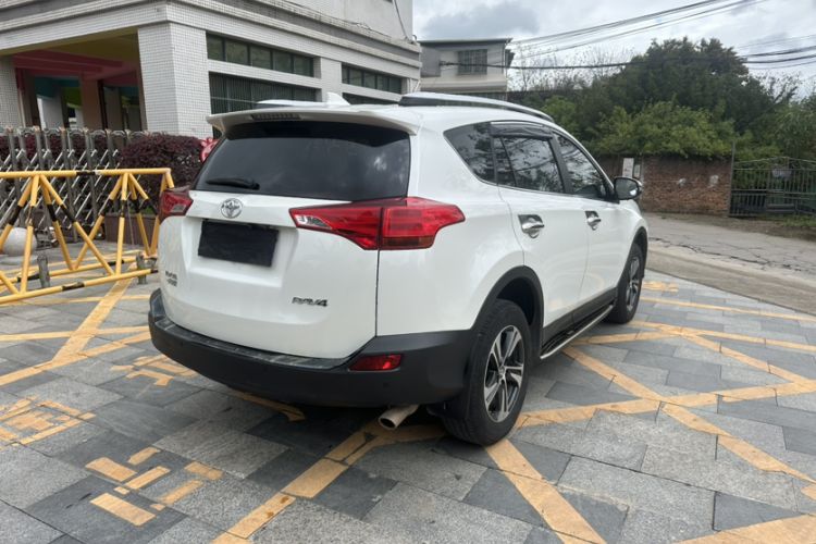 Used Toyota RAV4 2015 2.0L CVT Two-Wheel Drive Fashion Edition