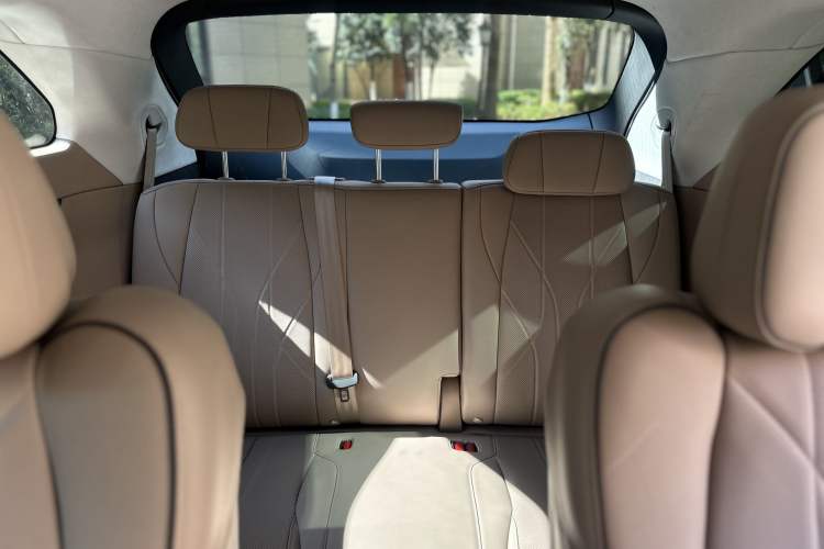 Used XPeng X9 2025 740 Ultra-Long Range Max