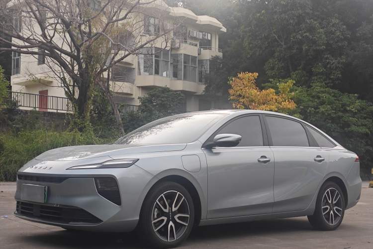 Used Roewe D6 2025 520km Luxury Edition
