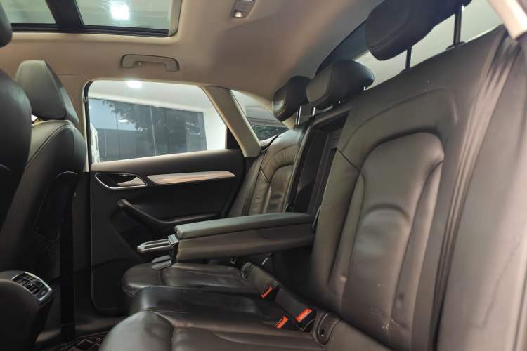 Used Audi Q3 2015 35 TFSI Millionth Anniversary Comfort Model Interior 8