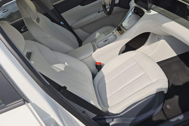 Used Geely Galaxy Geome 2025 410 km Free Version Interior 4