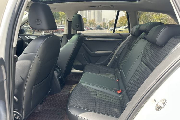 Used Skoda Octavia 2019 TSI280 DSG Luxury Edition Station Wagon China VI Standard
