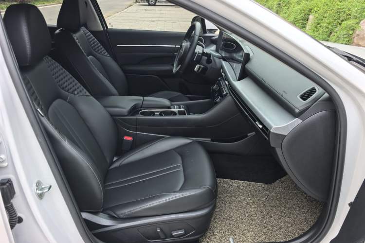 Used Hyundai Sonata 2024 1.5T Pro Interior 3