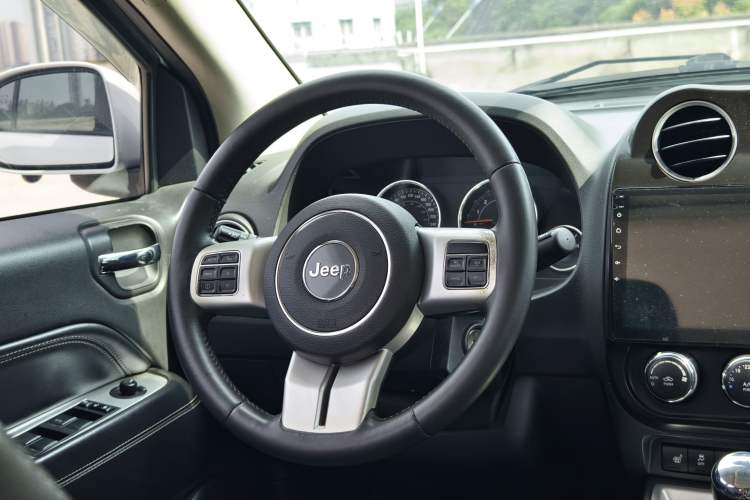 Used Jeep Compass 2014 2.4L four-wheel drive luxury version