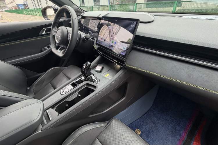 Used Lynk & Co 03 2023 2.0TD DCT JingPro Interior 6