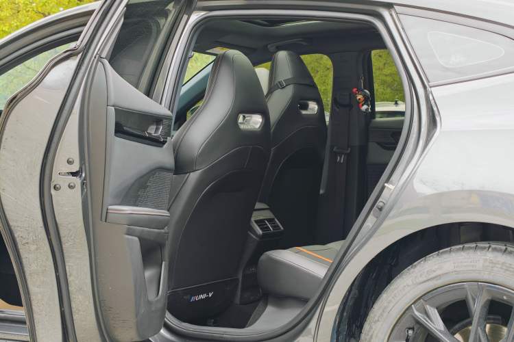 Used CHANGAN UNI-V 2025 1.5T 500Bar Prestige Version
