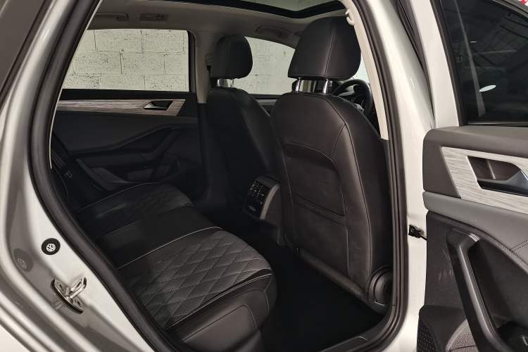 Used Volkswagen Sagitar 2023 280TSI DSG Excellence Plus Edition Interior 4