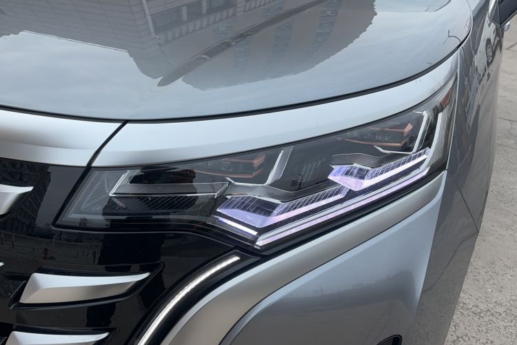 Used Denza D9 2022 DM-i 1040 Prestige Model