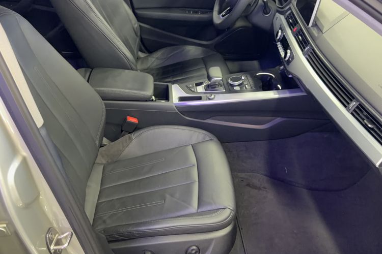 Used Audi A4L 2019 40 TFSI Fashion Edition China VI Emission Standard Right Front Seat