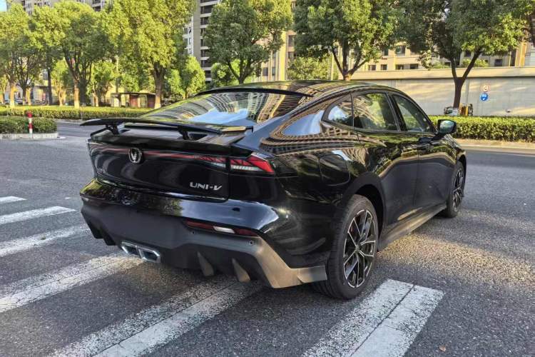 Used Changan UNI-V iDD 2024 Blue Whale Smart Electric iDD 136km ZhiKu Model