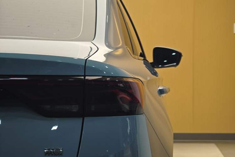 Used Geely Auto Emgrand 2023 4th Generation Champion Edition 1.5L CVT Prestige Model Exterior 10