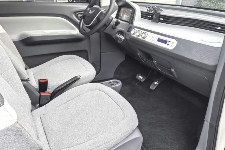 Used Wuling Hongguang MINIEV 2022 Macaron Premium Model – Lithium Iron Phosphate
