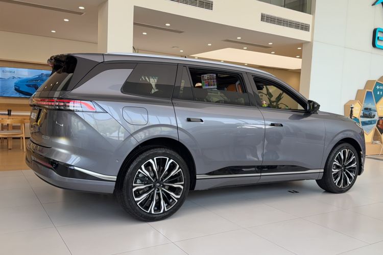 Used Dongfeng eπ eπ008 2026 Model Six-Seat Pure-Electric Family Delight Edition Exterior 3