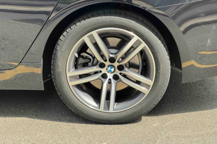 Used BMW 5 Series 2021 Updated Version 525Li Luxury Package Exterior 4